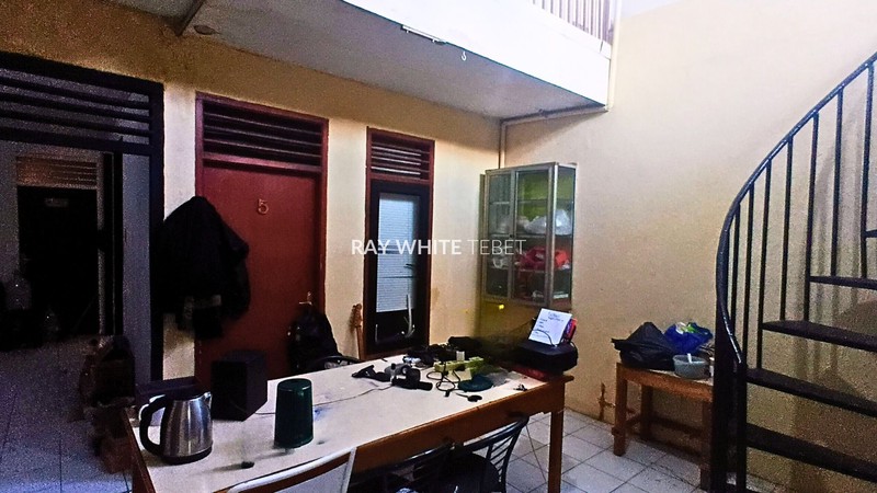 Rumah 2 Lantai Cocok untuk Kos-Kosan di Taman Margasatwa, Dijual Cepat!
