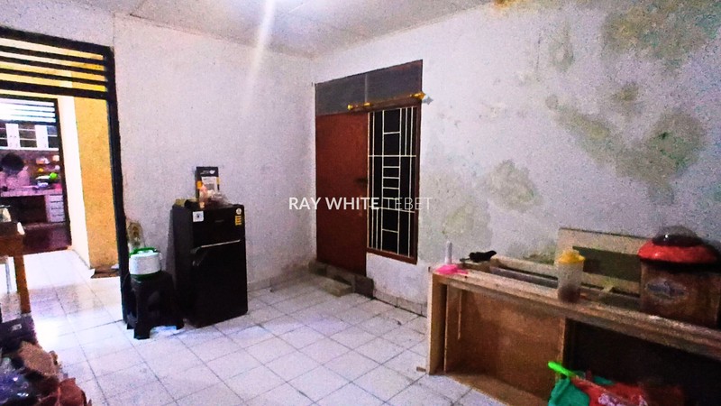 Rumah 2 Lantai Cocok untuk Kos-Kosan di Taman Margasatwa, Dijual Cepat!