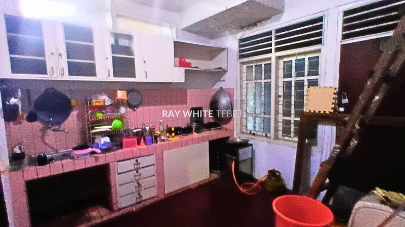 Rumah 2 Lantai Cocok untuk Kos-Kosan di Taman Margasatwa, Dijual Cepat!