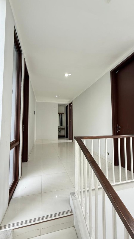 Rumah Bagus Siap Huni 2 Lantai Siap Huni KT 4+1 KM 3+1 Surat SHM @Bintaro Sektor 9