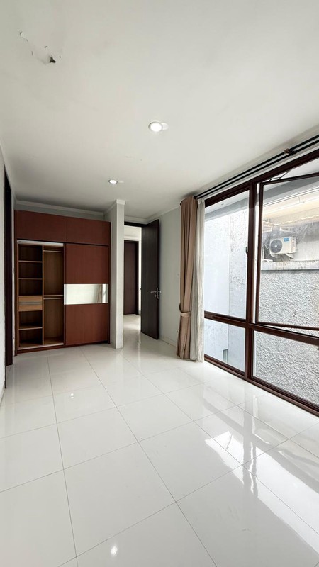 Rumah Bagus Siap Huni 2 Lantai Siap Huni KT 4+1 KM 3+1 Surat SHM @Bintaro Sektor 9