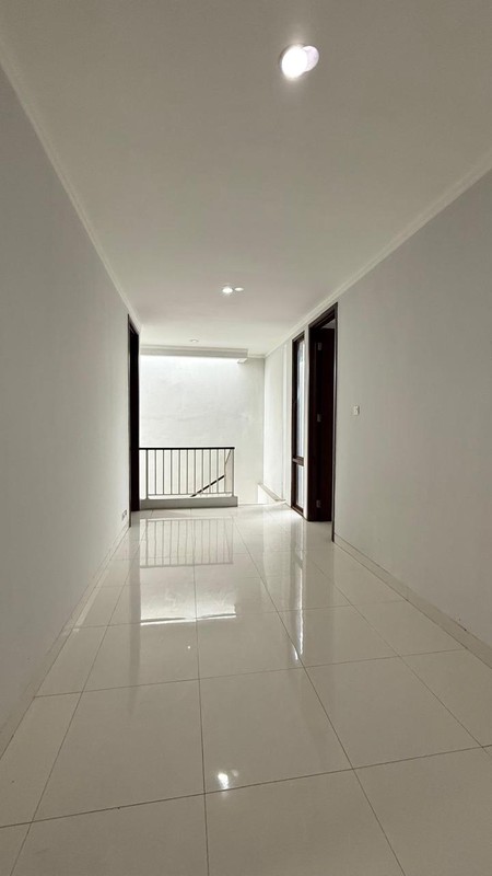 Rumah Bagus Siap Huni 2 Lantai Siap Huni KT 4+1 KM 3+1 Surat SHM @Bintaro Sektor 9