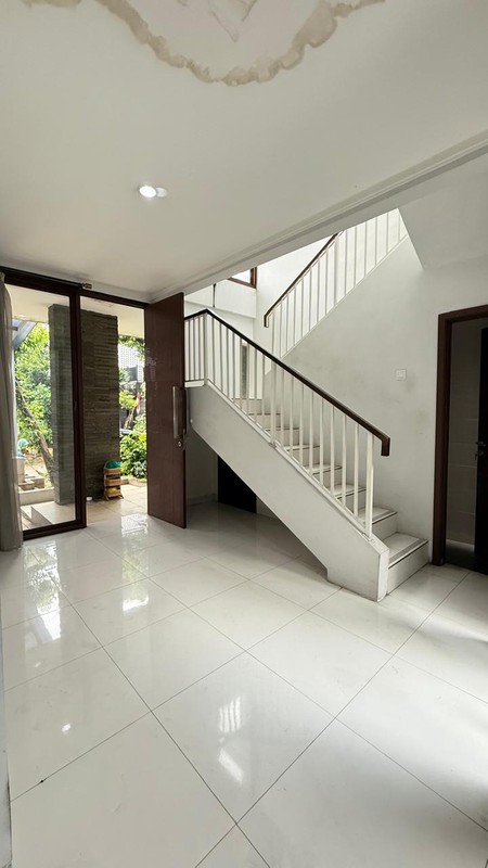 Rumah Bagus Siap Huni 2 Lantai Siap Huni KT 4+1 KM 3+1 Surat SHM @Bintaro Sektor 9