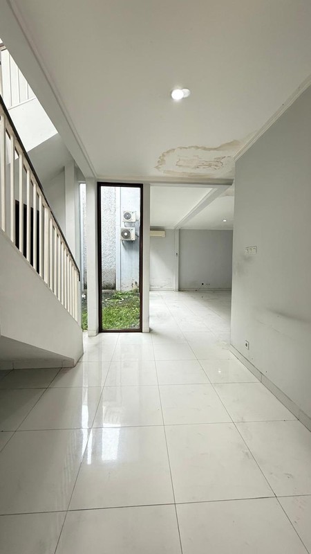 Rumah Bagus Siap Huni 2 Lantai Siap Huni KT 4+1 KM 3+1 Surat SHM @Bintaro Sektor 9