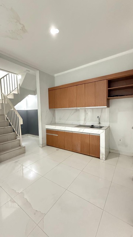 Rumah Bagus Siap Huni 2 Lantai Siap Huni KT 4+1 KM 3+1 Surat SHM @Bintaro Sektor 9