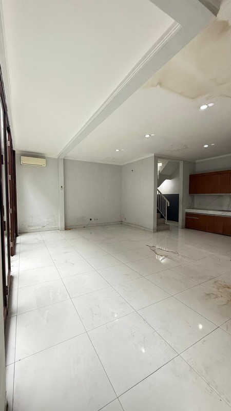 Rumah Bagus Siap Huni 2 Lantai Siap Huni KT 4+1 KM 3+1 Surat SHM @Bintaro Sektor 9