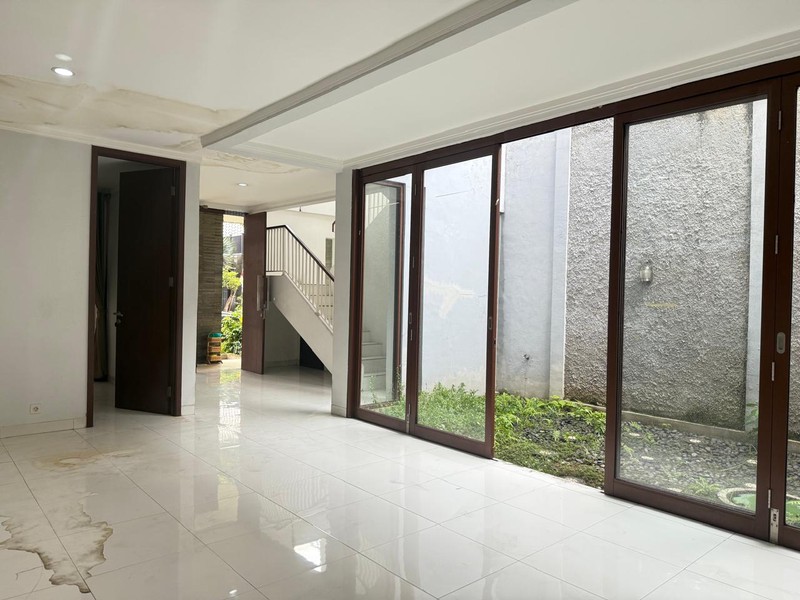 Rumah Bagus Siap Huni 2 Lantai Siap Huni KT 4+1 KM 3+1 Surat SHM @Bintaro Sektor 9