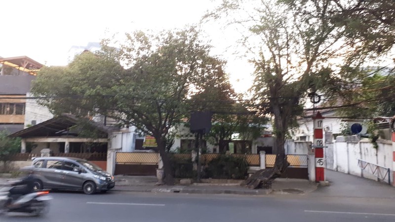 DIJUAL RUMAH LAMA DI AREA KOMERSIAL DI BENDUNGAN HILIR