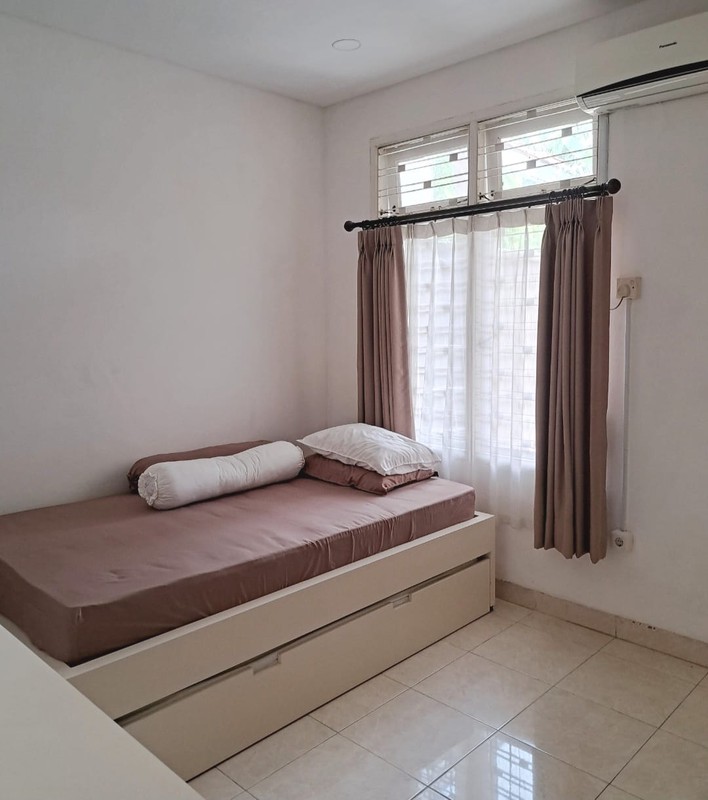 Rumah Bonus Kos-Kosan di Tomang