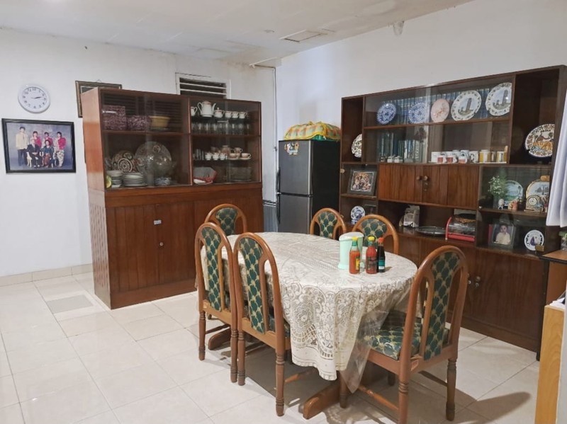 Rumah Bonus Kos-Kosan di Tomang