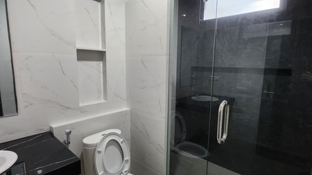 Dijual Rumah Modern Minimalis Graha Natura Surabaya Barat  dekat Ke Pakuwon Mall, Gwalk Citraland