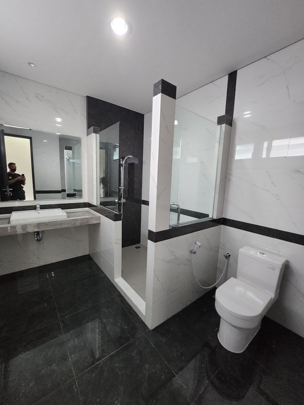 Dijual Rumah Modern Minimalis Graha Natura Surabaya Barat  dekat Ke Pakuwon Mall, Gwalk Citraland