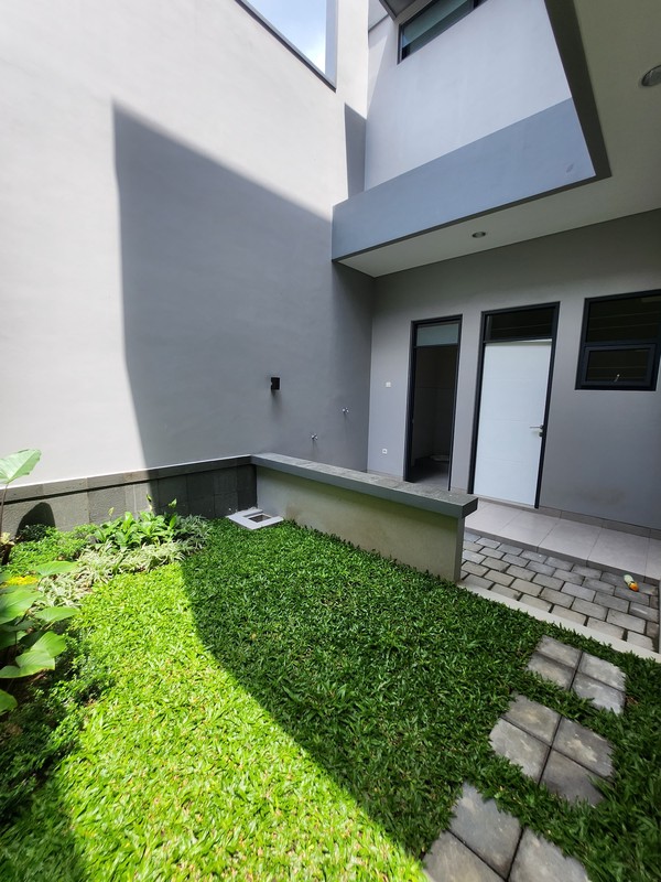 Dijual Rumah Modern Minimalis Graha Natura Surabaya Barat  dekat Ke Pakuwon Mall, Gwalk Citraland