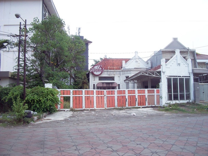 Rumah Usaha di Pregolan Bunder Surabaya Pusat, Parkiaran Luas, Cocok Untuk Usaha Cafe / Klinik / Kantor dsb - TS -