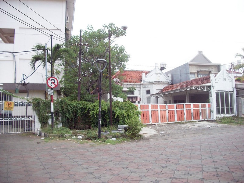 Rumah Usaha di Pregolan Bunder Surabaya Pusat, Parkiaran Luas, Cocok Untuk Usaha Cafe / Klinik / Kantor dsb - TS -