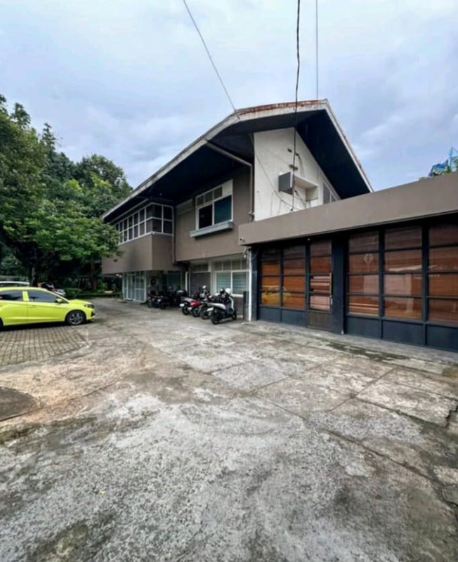 Dijual Rumah Sangat Strategis di Jalan Raya Prapanca, Kebayoran Baru, Jakarta Selatan