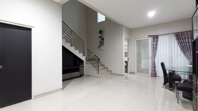 Rumah di Kendangsari Surabaya Selatan, Minimalis, 2 Lantai, Siap Huni - EA -