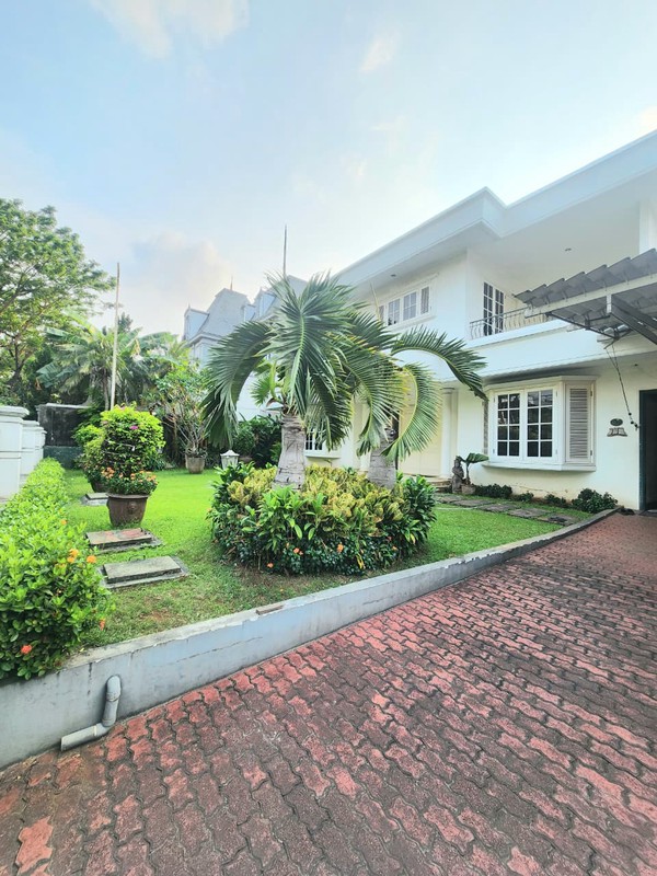 For Sale Spacious East Facing Home with Elegant Design