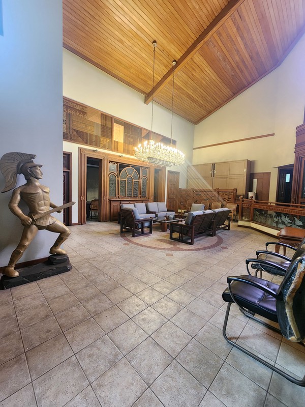 Dijual Rumah mewah area strategis