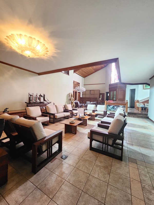 Dijual Rumah mewah area strategis