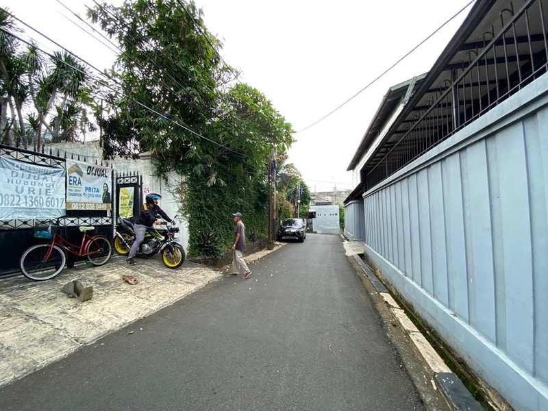 TURUN HARGA DRASTIS! RUMAH HITUNG TANAH LOKASI SANGAT STRATEGIS DI KAWASAN KEMANG