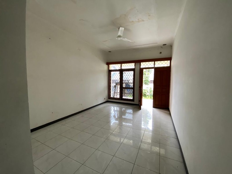 TURUN HARGA DRASTIS! RUMAH HITUNG TANAH LOKASI SANGAT STRATEGIS DI KAWASAN KEMANG