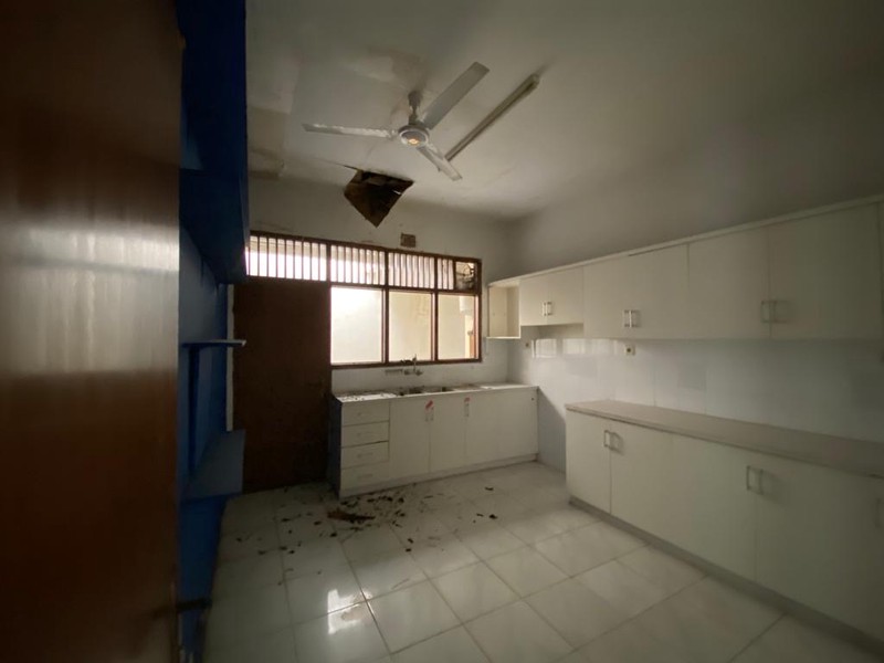 TURUN HARGA DRASTIS! RUMAH HITUNG TANAH LOKASI SANGAT STRATEGIS DI KAWASAN KEMANG