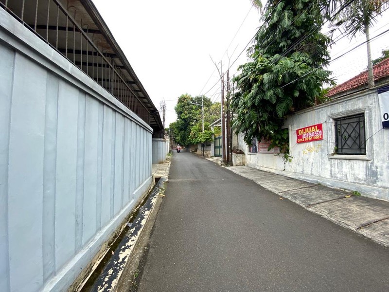 TURUN HARGA DRASTIS! RUMAH HITUNG TANAH LOKASI SANGAT STRATEGIS DI KAWASAN KEMANG