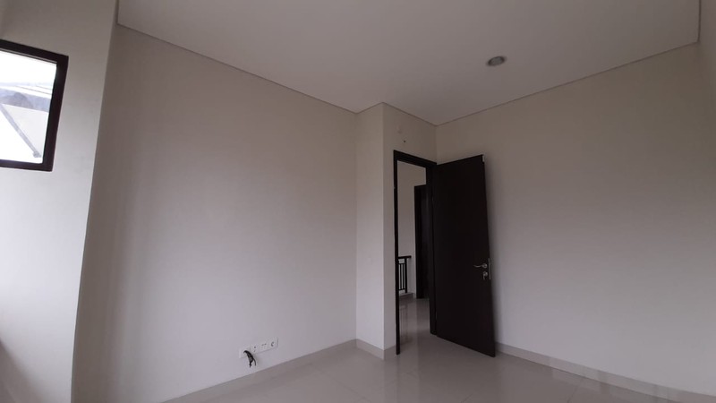 Rumah 2 Lantai Minimalis Siap Huni di The Eminent BSD Dekat Tol