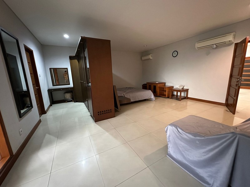 Rumah Langka di Menteng - Lokasi Premium, Kondisi Istimewa