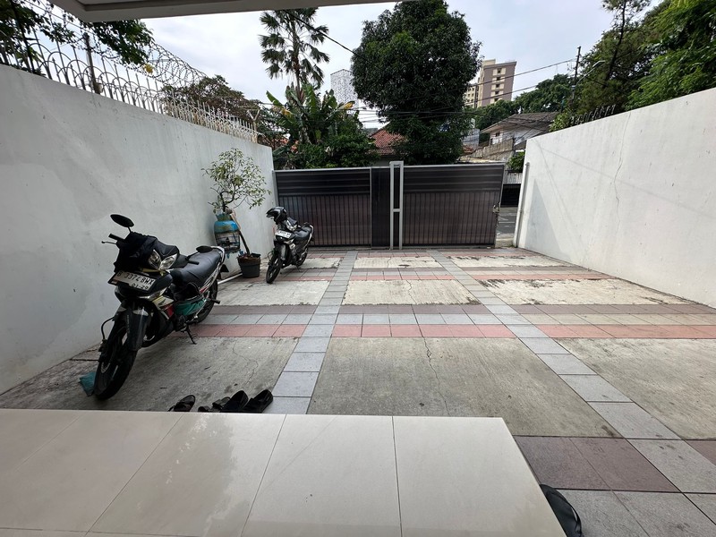 Rumah Langka di Menteng - Lokasi Premium, Kondisi Istimewa