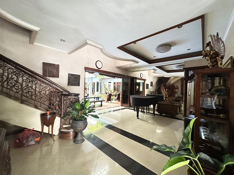 Hotel dengan gaya jawa klasik di lebak bulus, jakarta selatan