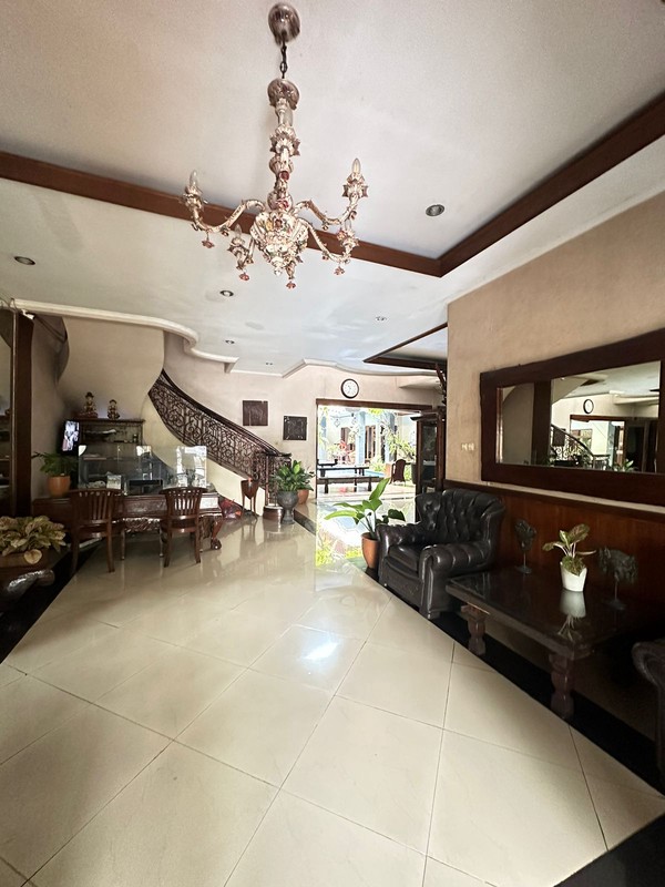 Hotel dengan gaya jawa klasik di lebak bulus, jakarta selatan