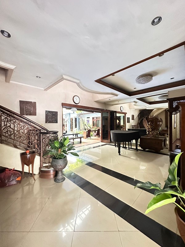 Hotel dengan gaya jawa klasik di lebak bulus, jakarta selatan