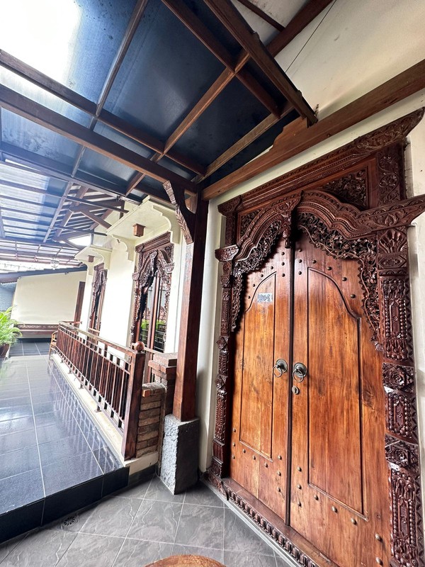 Hotel dengan gaya jawa klasik di lebak bulus, jakarta selatan