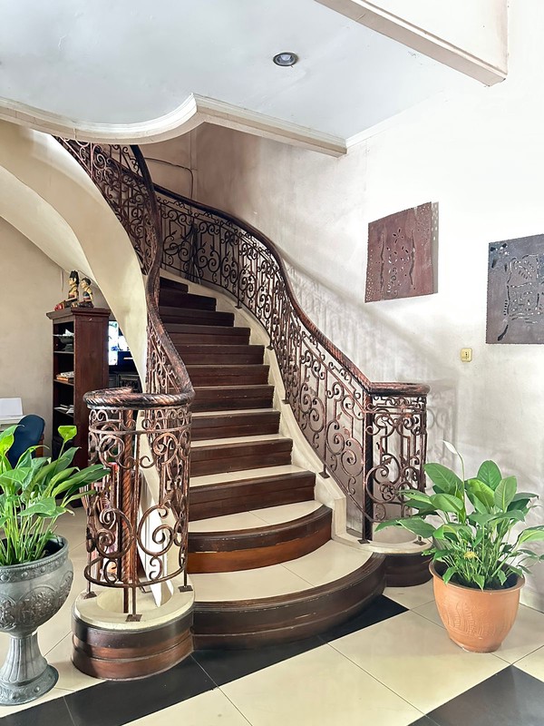 Hotel dengan gaya jawa klasik di lebak bulus, jakarta selatan