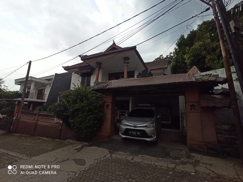 dijual rumah di dalam komplek pondok kuwera