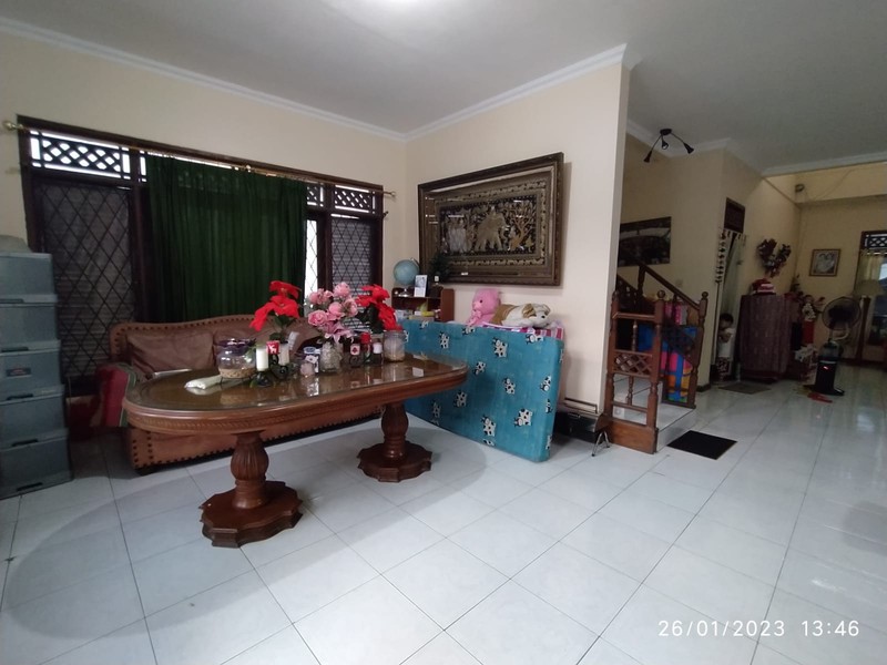 dijual rumah di dalam komplek pondok kuwera