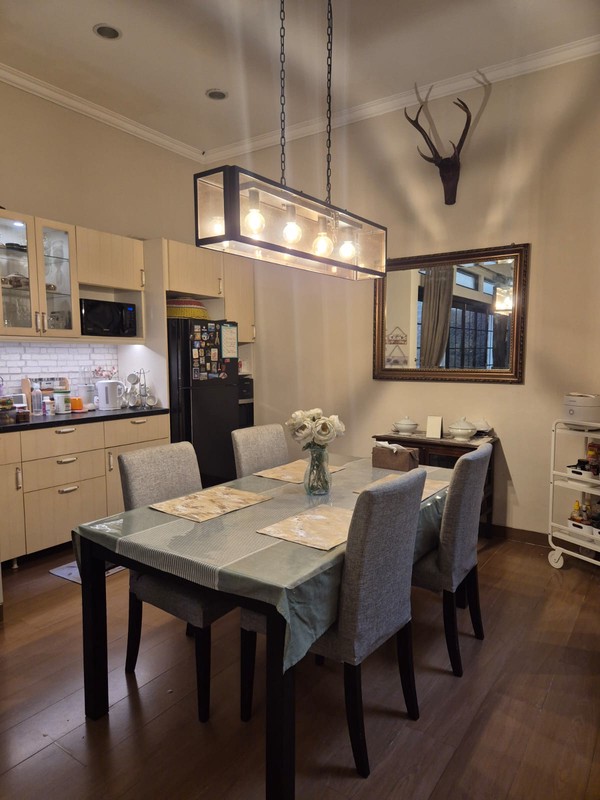 jual cepat rumah cantik siap huni di Griya Loka BSD City