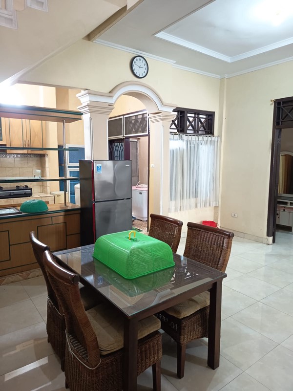 RUMAH FULL FURNISHED DISEWAKAN DI KEDAMAIAN DEKAT ANTASARI BANDAR LAMPUNG