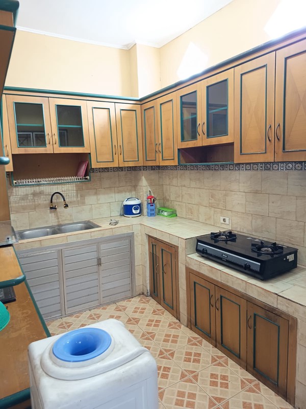 RUMAH FULL FURNISHED DISEWAKAN DI KEDAMAIAN DEKAT ANTASARI BANDAR LAMPUNG