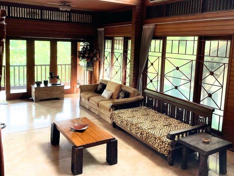 Rumah Jati Cantik dengan Swimming Pool di Mega Cinere