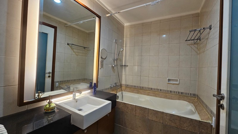 Sahid Sudirman Residence apartment lantai 10 depan mrt