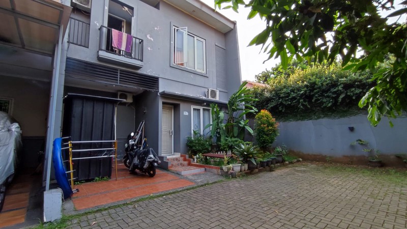 Dijual rumah 2 lantai di kawasan premium  Gelagah Cirendeu ( Tembusan jalan Cirendeu- Cinere), Akses mudah, pinggir jalan raya.