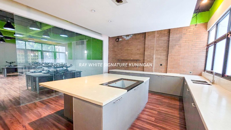 Ruko 2 Lantai Siap Pakai di Jalan Cisanggiri Kebayoran Baru