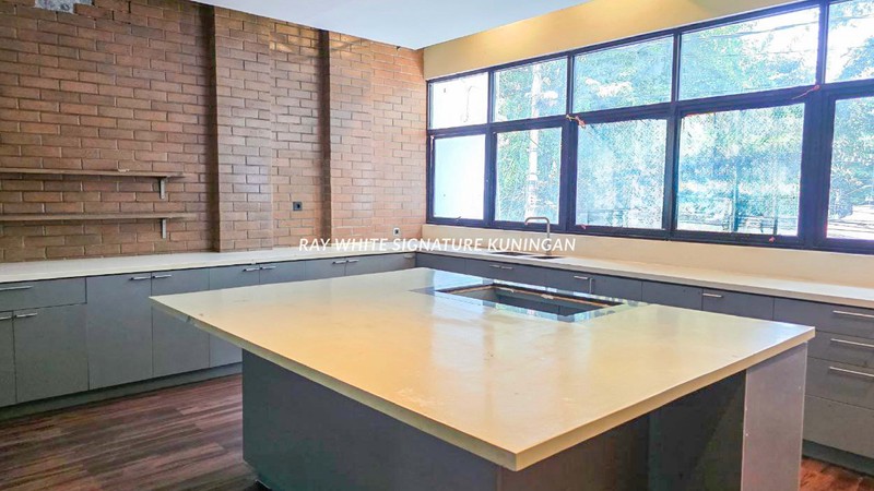 Ruko 2 Lantai Siap Pakai di Jalan Cisanggiri Kebayoran Baru