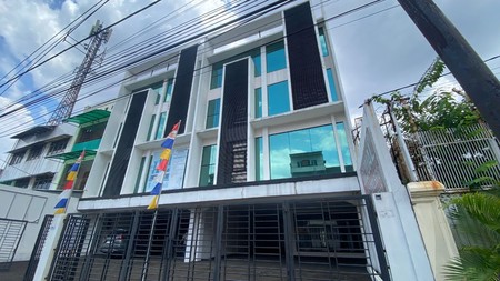 Gedung Kantor 4 Lantai + Car Park di Jatinegara Jaktim