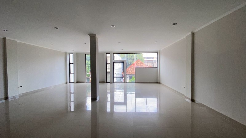 Gedung Kantor 4 Lantai + Car Park di Jatinegara Jaktim