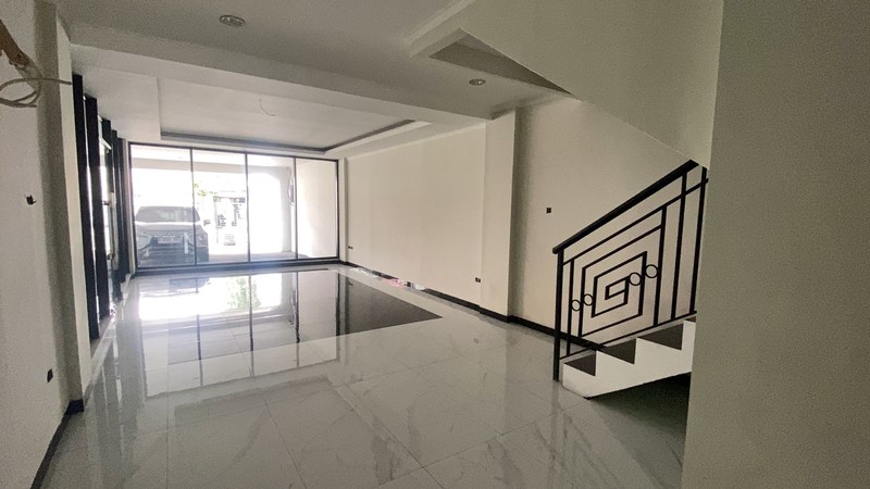 Gedung Kantor 4 Lantai + Car Park di Jatinegara Jaktim