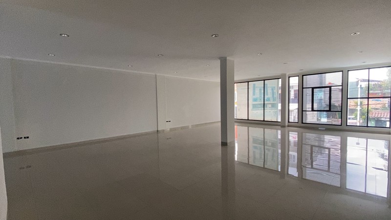 Gedung Kantor 4 Lantai + Car Park di Jatinegara Jaktim